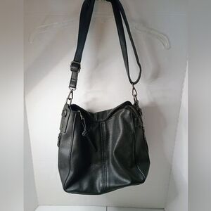 Realer Women's Concealed Carry Handbag.